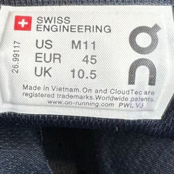 On Cloudnova Sneaker in Navy/White - Picture 3 of 6